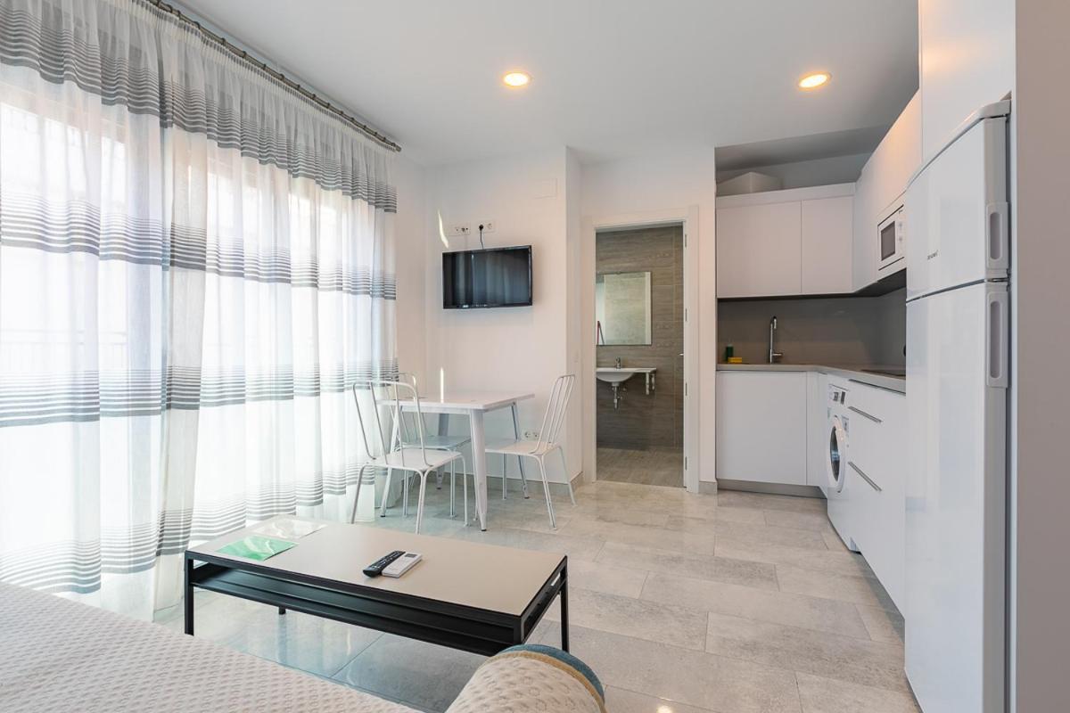 Apartamentos Guerrero 3 Torre Del Mar Bagian luar foto