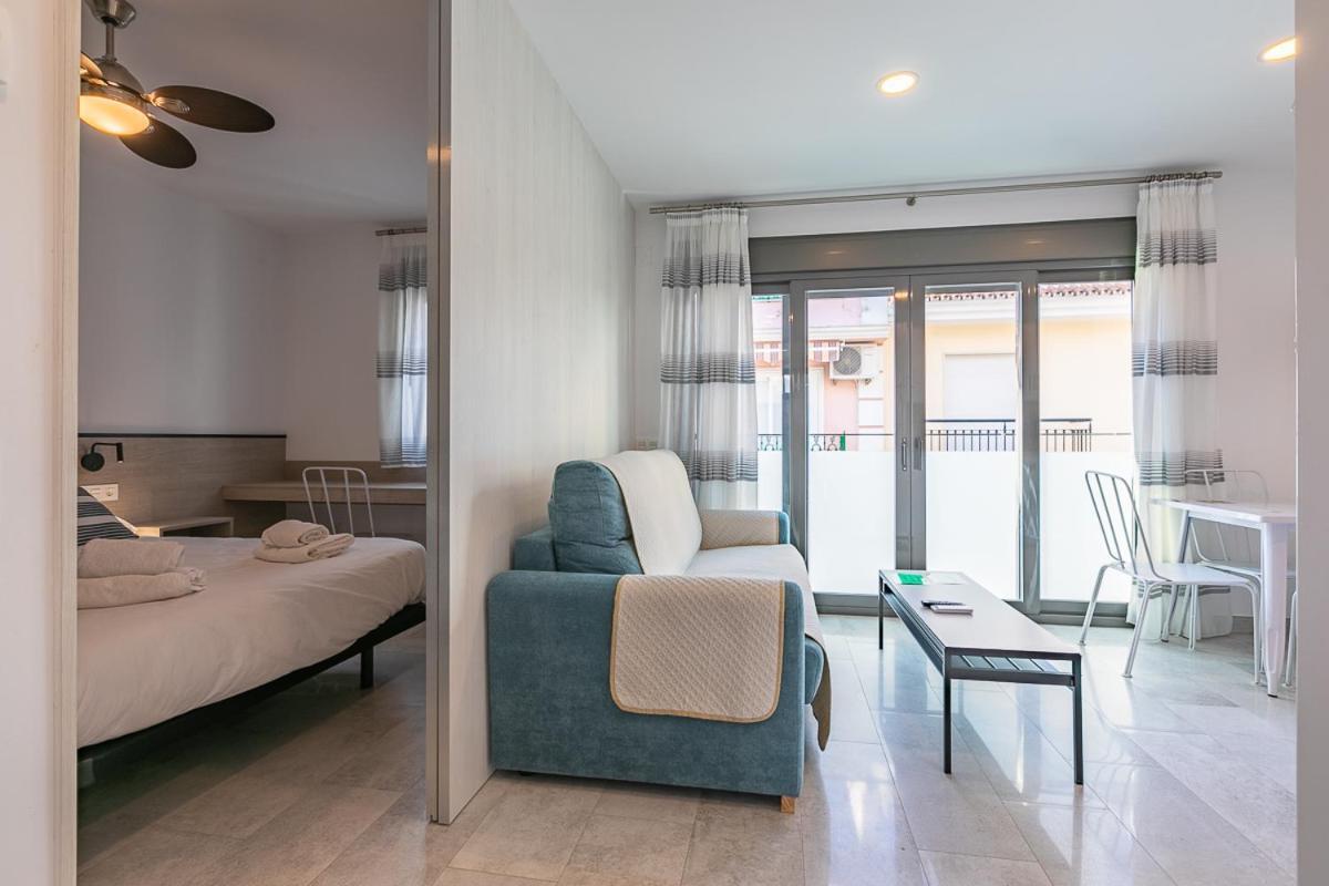 Apartamentos Guerrero 3 Torre Del Mar Bagian luar foto