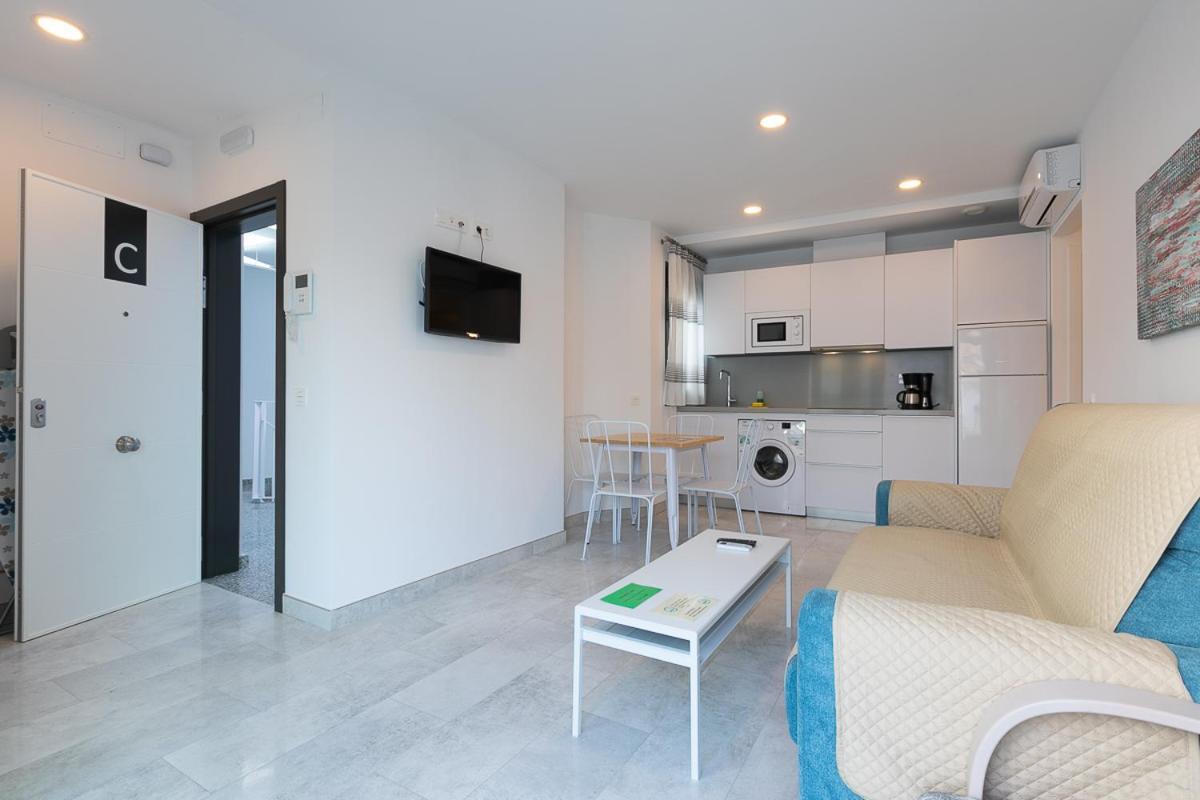 Apartamentos Guerrero 3 Torre Del Mar Bagian luar foto